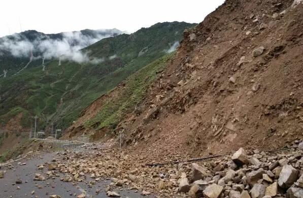 二郎山已通車|巴塘-芒康斷道繞行方案|覺巴村附近路段再次發生大面積塌方，道路中斷