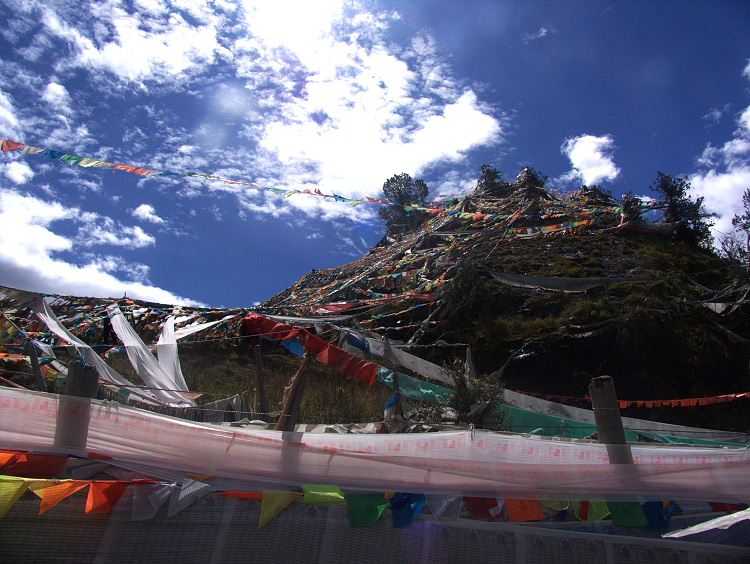 札日擁康神山