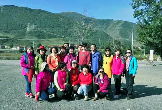 四川西嶺雪山突降暴雨引發山洪 千名游客被困