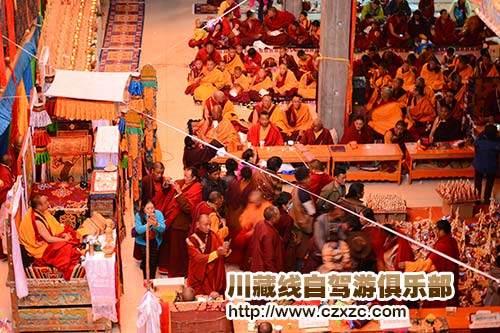 川藏線自駕游給你足夠的時間感受當地風土民俗